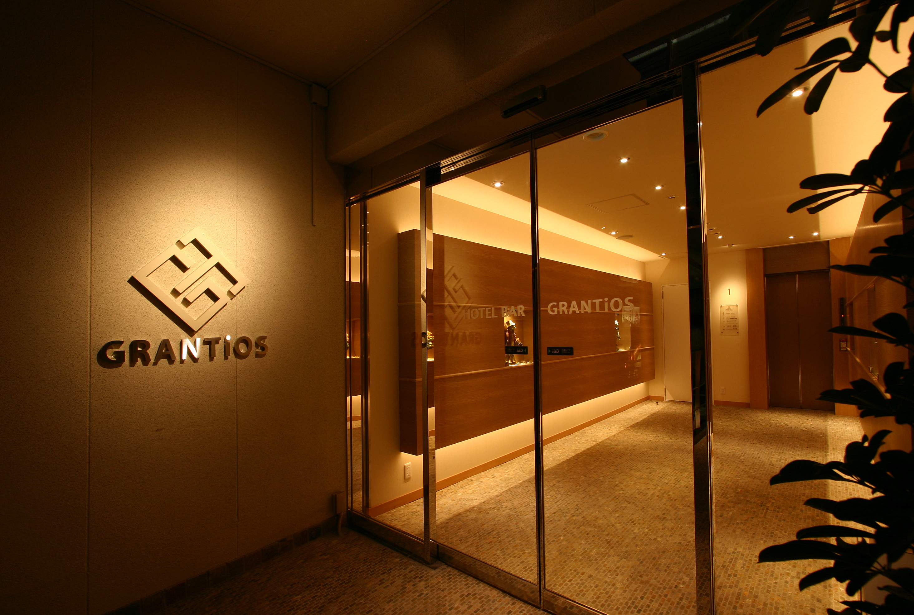 HOTEL BAR GRANTiOS 本館